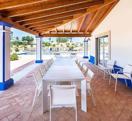 Sleeps 8 Air Con Villa *