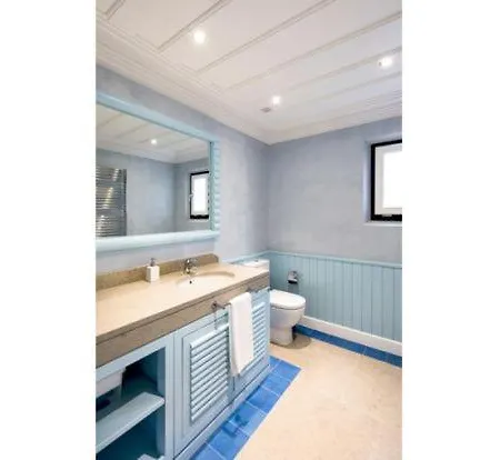 Sleeps 8 Air Con *