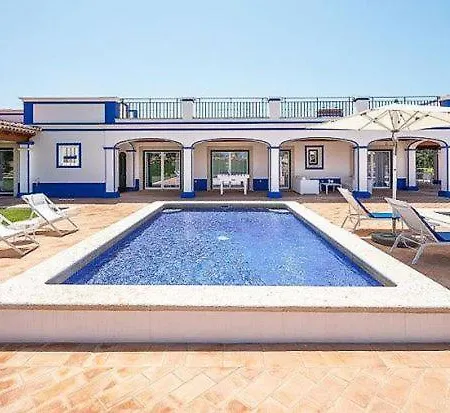 Sleeps 8 Air Con Villa *