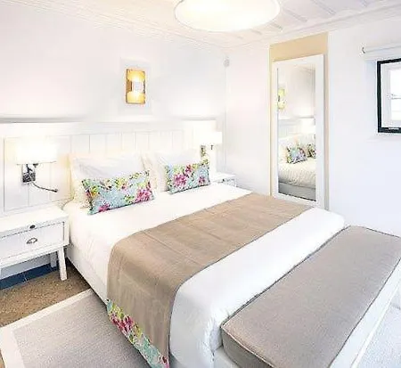 Sleeps 8 Air Con