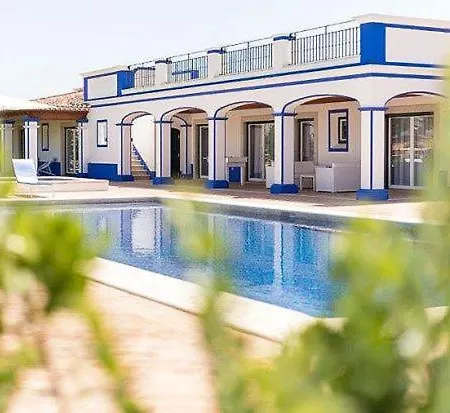 Sleeps 8 Air Con *