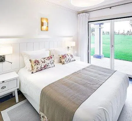 Sleeps 8 Air Con